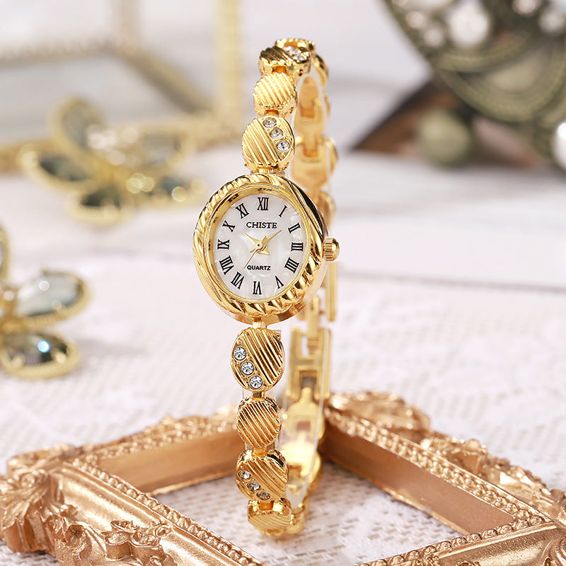 Bracelet Watch In Gold A Stylish Quartz Timepiece With A Vintage Mid-century Vibe And A Touch Of Light Luxury