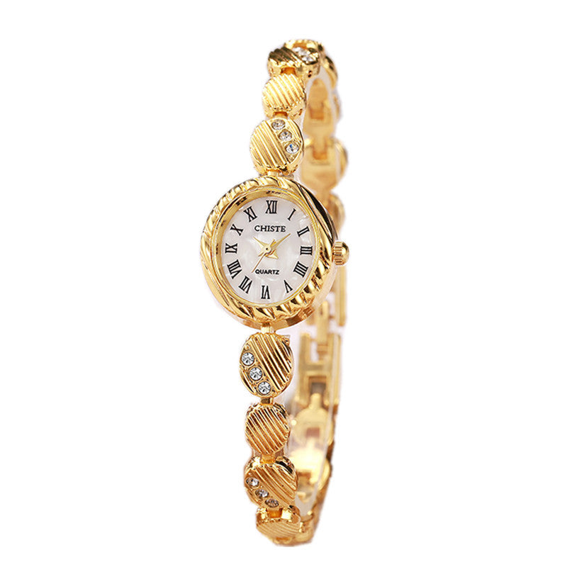Bracelet Watch In Gold A Stylish Quartz Timepiece With A Vintage Mid-century Vibe And A Touch Of Light Luxury