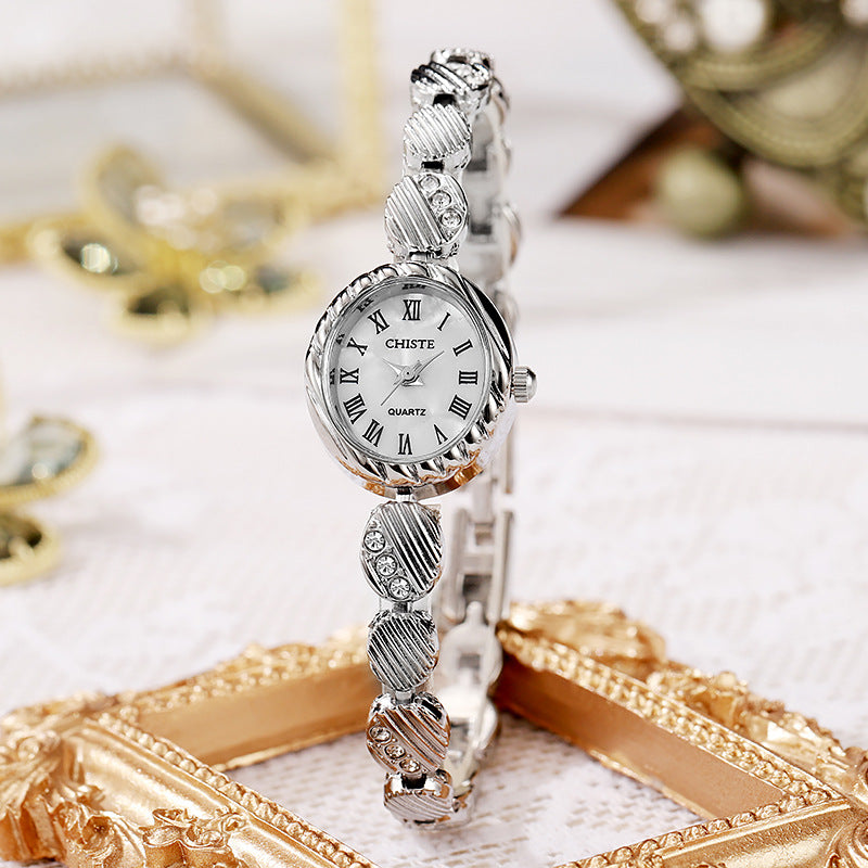Bracelet Watch In Gold A Stylish Quartz Timepiece With A Vintage Mid-century Vibe And A Touch Of Light Luxury